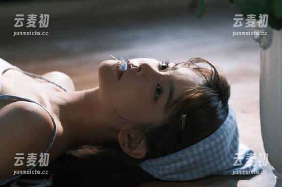 Joyce Lin2x少女图集：在线带你领略青春岁月的美好瞬间.txt